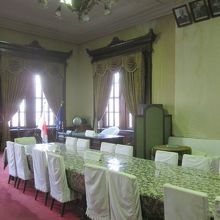 歴代長官・知事が執務した「記念室」です