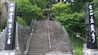 山の上のお寺です