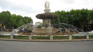 ジェネラル ド ゴール広場 　（Place du General de Gaulle）