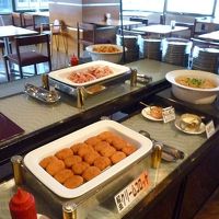 朝食のバイキング
