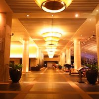 ライトアップされたロビー