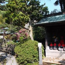 塩嘗地蔵と向こう庭園