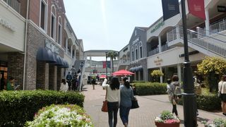 ゴールデンぬシーク前半の週末のアウトレット