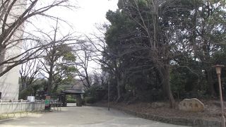 非常に静かな庭園で心が癒されます