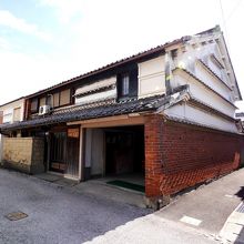 レンガのある家