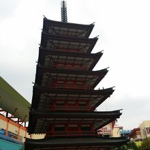 何故か七重の塔がある