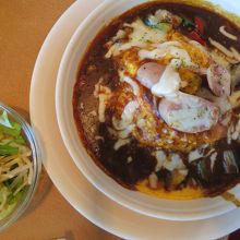 デミソースのオムライスグラタン￥1026（サラダ付）