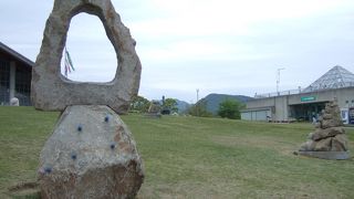 園内には人形劇の劇場があります。