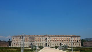 スケールの大きな宮殿と庭園