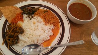 おひとり様も入りやすいカフェのようなスリランカカレー屋さん