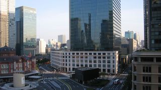 微妙に曲がった壁面