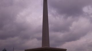 ムルデカ公園に建つジャカルタのランドマーク独立記念塔