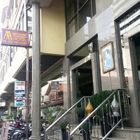 古めかしい入り口