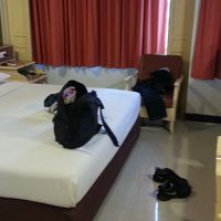 床はタイル張り。室内は広い。