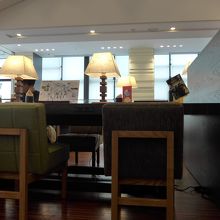 Common Lounge Terrace 8890店内