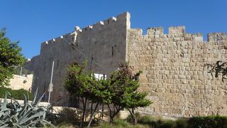 アルメニア地区への入口となる城門