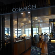 カフェラウンジ風景