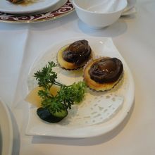 アワビのせチキンパイ