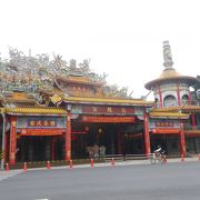 屏東駅のそばにある大きな寺院です