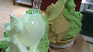 地下のアイス屋さん