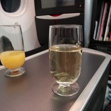 ウェルカムドリンクはオレンジジュースかシャンパン。