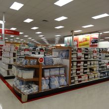 店内にはシャビーシックとのコラボ商品コーナーが。