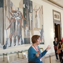 流暢な日本語で説明してくれます。