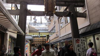 食べ歩きの〆はお参りで！