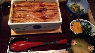 【まめたぬき錦水館】ふっくらあなご箱飯