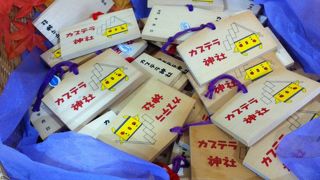 お土産やへと続くプロムナード