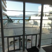 ロビーからのオーシャンビーの眺め