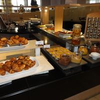 豊かな朝食バイキング