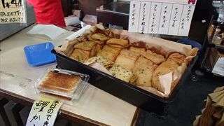 とてもリーズナブルな価格にて天ぷらを食べる事ができます。店内で揚げているので、あつあつを食べる事ができます。