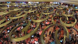 シンガポール初のカジノ、広大！パスポートを忘れずに。