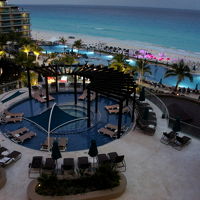 プール。一番上はメンバー専用。あと2段下にあります。