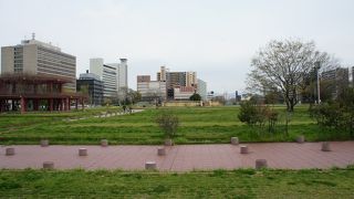 地表から一段高くなっているのが後期難波宮跡のようです