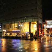 中華街の真横にあります