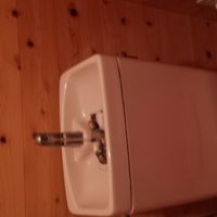 檜作りの共同トイレ