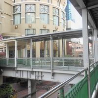 アソーク駅からスカイウォーク直結です