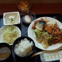 朝食バイキングのメニューも豊富で、特にモツの野菜炒めが美味し