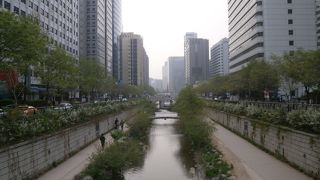 歩いて散策する際のポイントになります！　～ソウル市内を流れる清渓川～