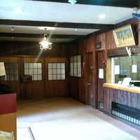 旧フロント前、展示物があります。