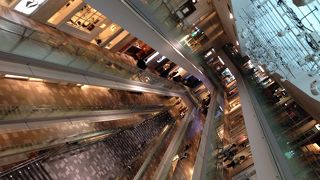 人気チョコレート＆ポップコーンに行列の、大人カジュアルなおしゃれスポット☆