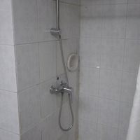 シャワーのみ。バスタブはなし。