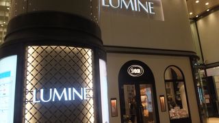 女性向けのお店の多いファッションビル