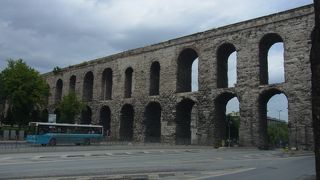 往時を彷彿させる水道橋