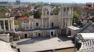 こじんまりとしているが保存状態のよい競技場