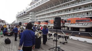 大型客船の出航