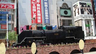 目立つし、待ち合わせ場所としては最適。