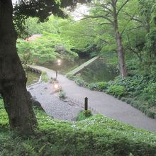 下方には「西湖の堤」が見えます